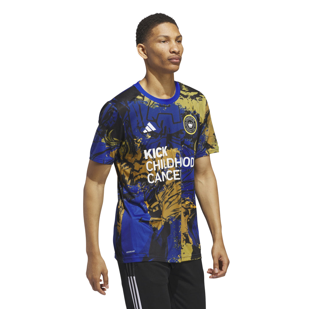 Camiseta adidas MLS Charlotte FC Kick contra el cáncer infantil 