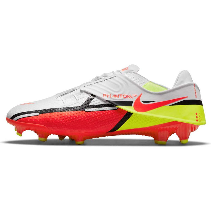 Botas de fútbol para terreno firme Nike Phantom GT2 Academy Flyease FG Blanco/Voltio/Carmesí brillante