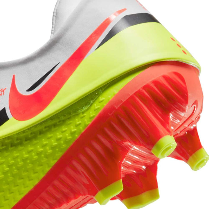 Botas de fútbol para terreno firme Nike Phantom GT2 Academy Flyease FG Blanco/Voltio/Carmesí brillante