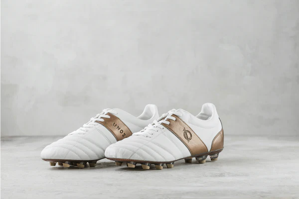 Botas de fútbol para superficies firmes Unozero FG Modelo 1.0 Blanco