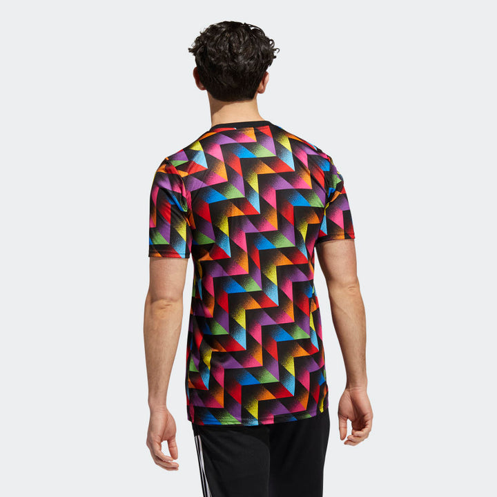 Camiseta adidas Charlotte FC Pride antes del partido