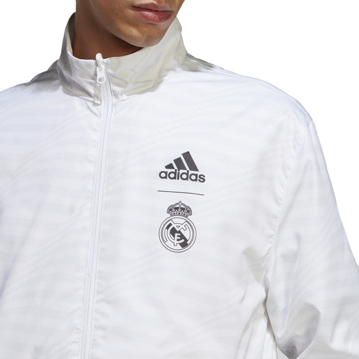 Chaqueta adidas con el himno del Real Madrid