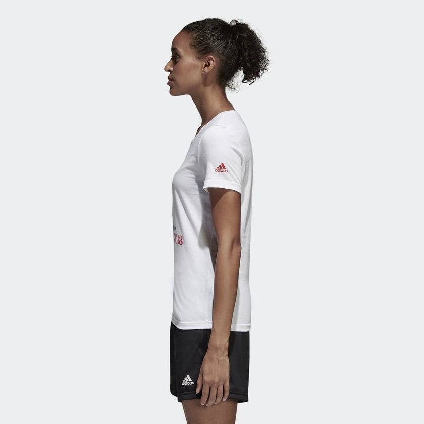 Camiseta adidas con emblema de la Copa Mundial de la FIFA 2018 para mujer color blanco